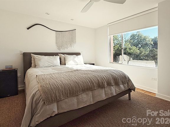 4th image of 1300 Queens Rd