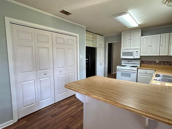 2nd image of 2677 Andrews Cir
