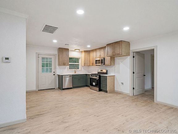 5th image of 848 N Gary Pl