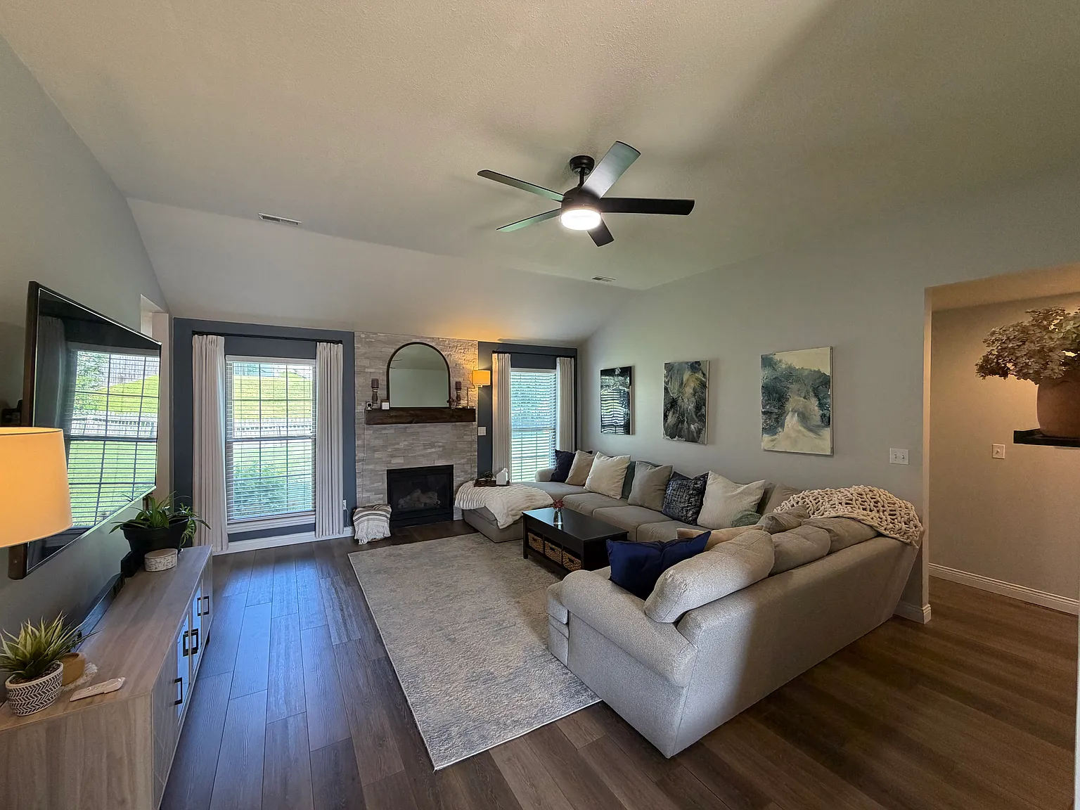 3 bed, 1697 sqft, $2,150 — Photo 2