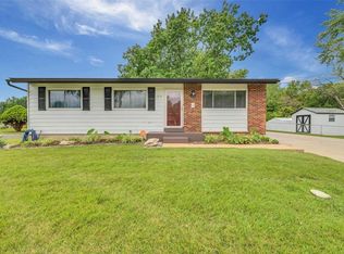 1210 Bellarmine Ln, Florissant, MO 63031