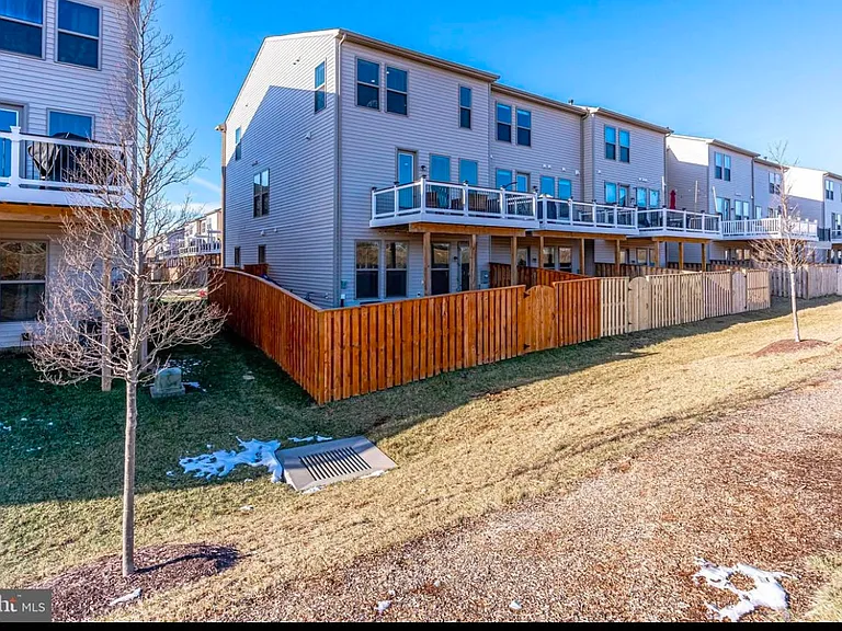 42440 Dogwood Glen Sq — Photo 47