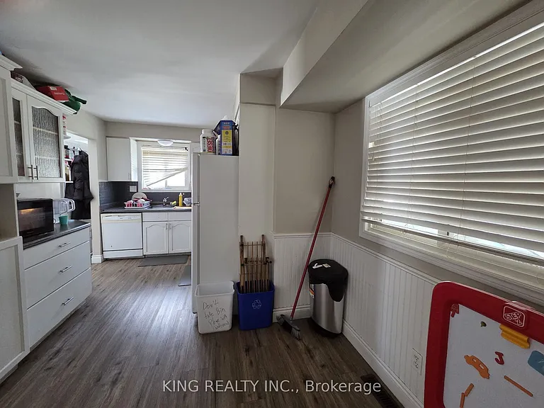 287 Portsmouth Cres E — Photo 9