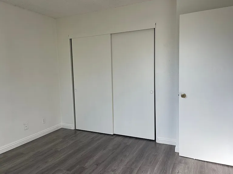 20801 Roseton Ave — Photo 4