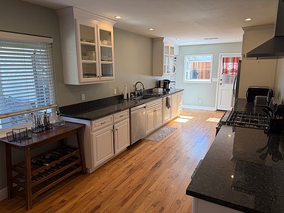 5th image of 2281 Markham Ave