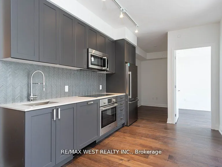 293 The Kingsway #307 — Photo 10