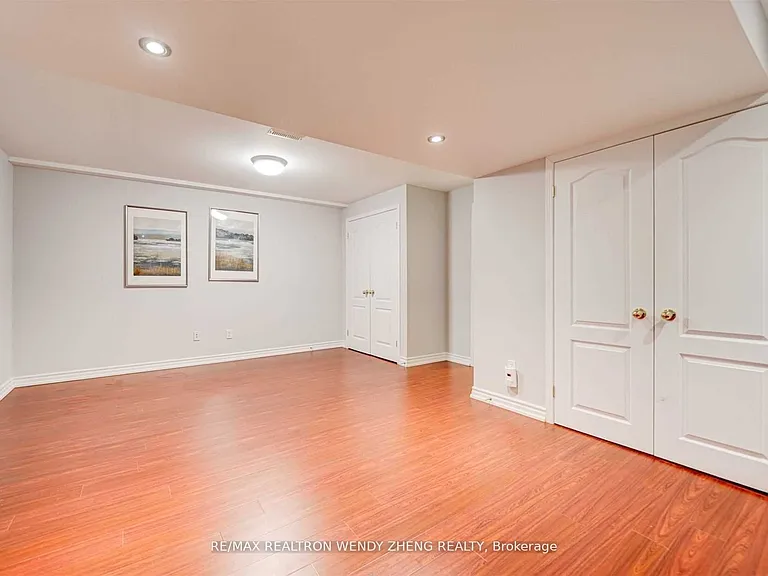 60 Warren Bradley St — Photo 28