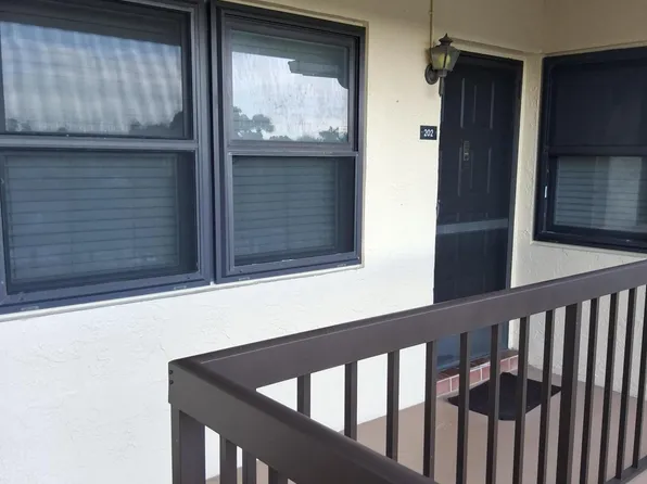 4693 E LUCERNE LAKES Boulevard E #202, Lake Worth, FL 33467