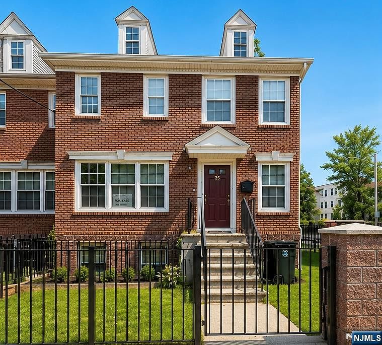 1st image of 25 Holland St