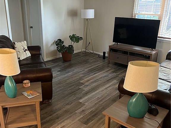 4th image of 48 Bon Aire Cir APT C10