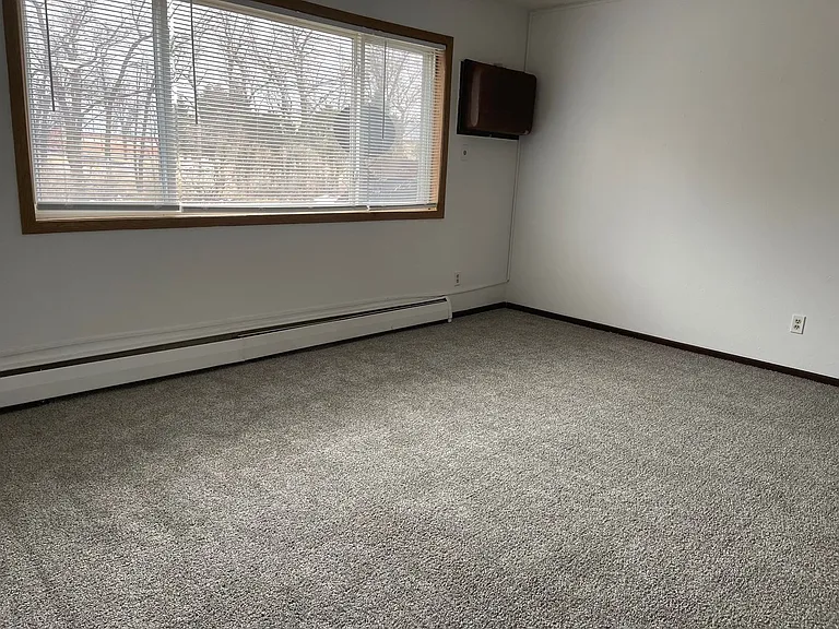 904 Thomas Ave NE — Photo 4