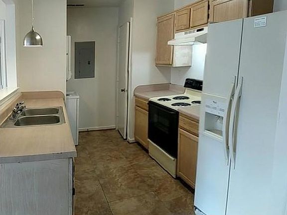3rd image of 1600 Lucia Ct