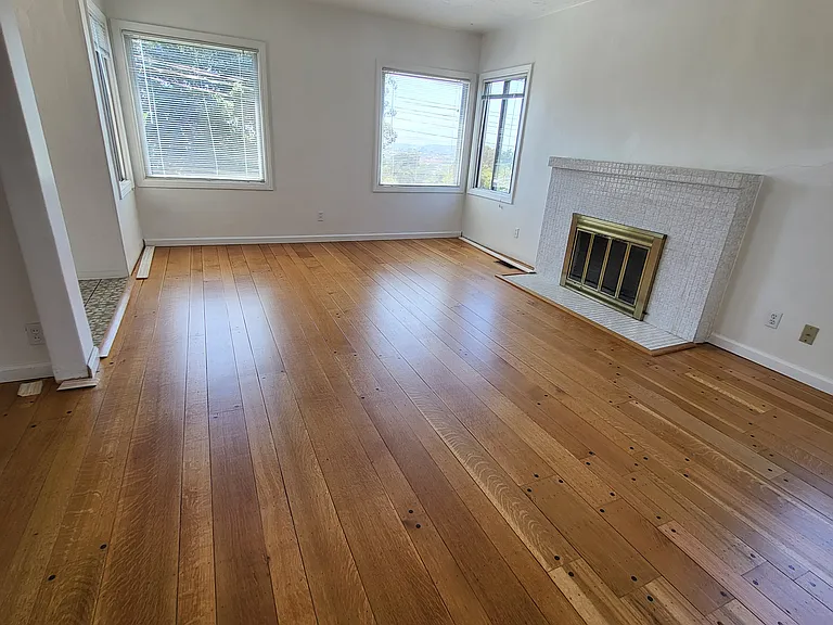 906 Balra Dr — Photo 1
