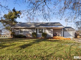 514 W Prairie St, Roanoke, IL
