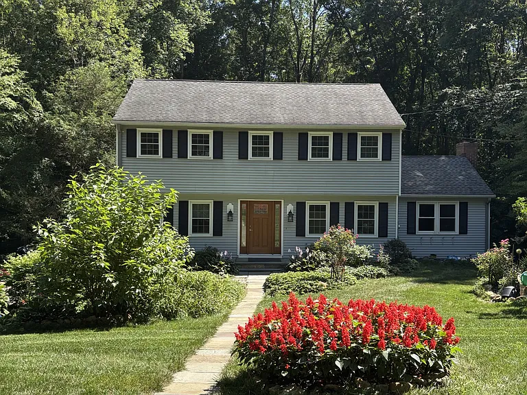 20 Godman Rd — Photo 1