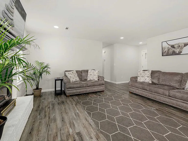 N Malinda Dr — Photo 8