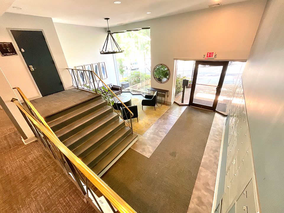 4114 Davis Place Lobby
