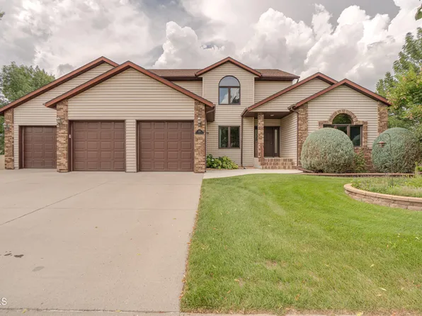 584 Cottonwood Loop, Bismarck, ND 58504