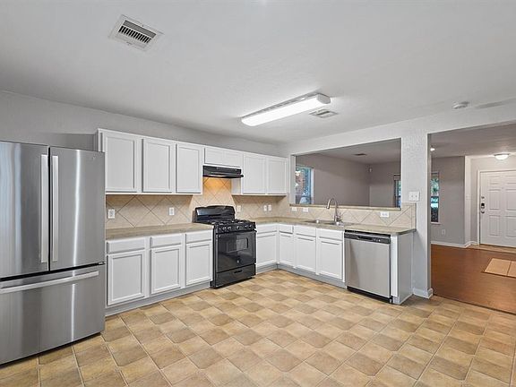 4th image of 218 Silky Leaf Dr