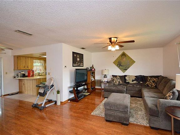2nd image of 479 Sunburst St
