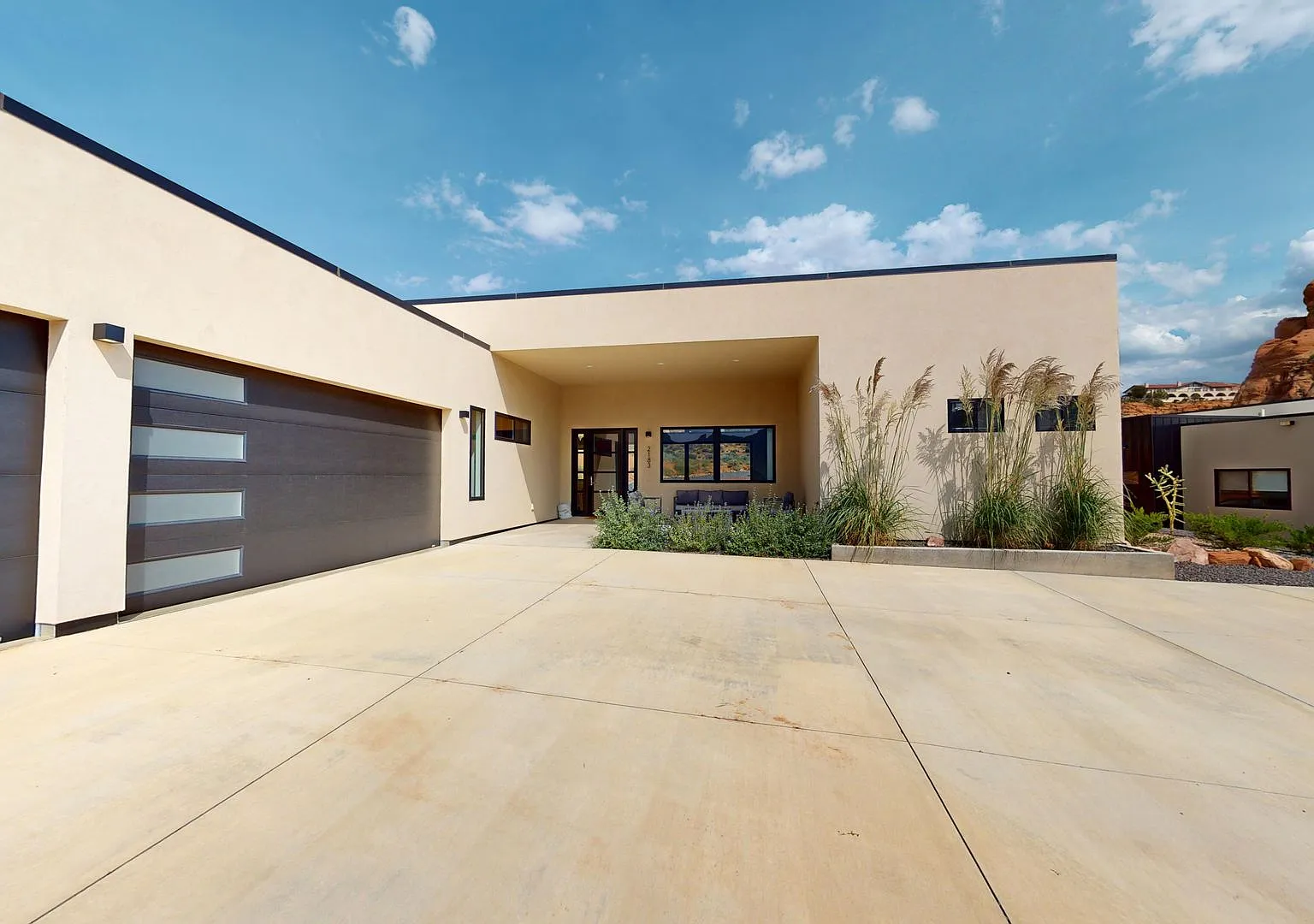 Beautiful Custom Home Available Now — Photo 4