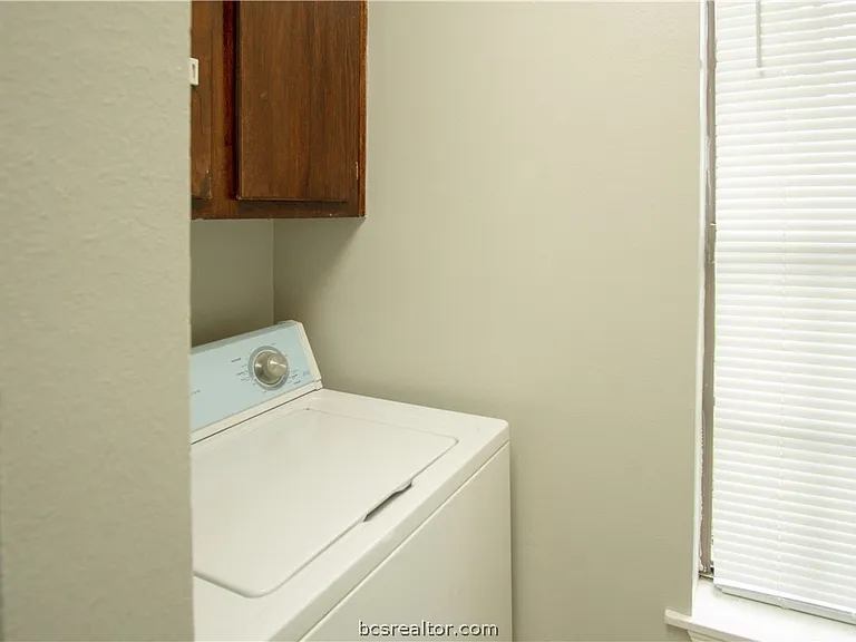 1801 Woodsman Dr #D — Photo 4