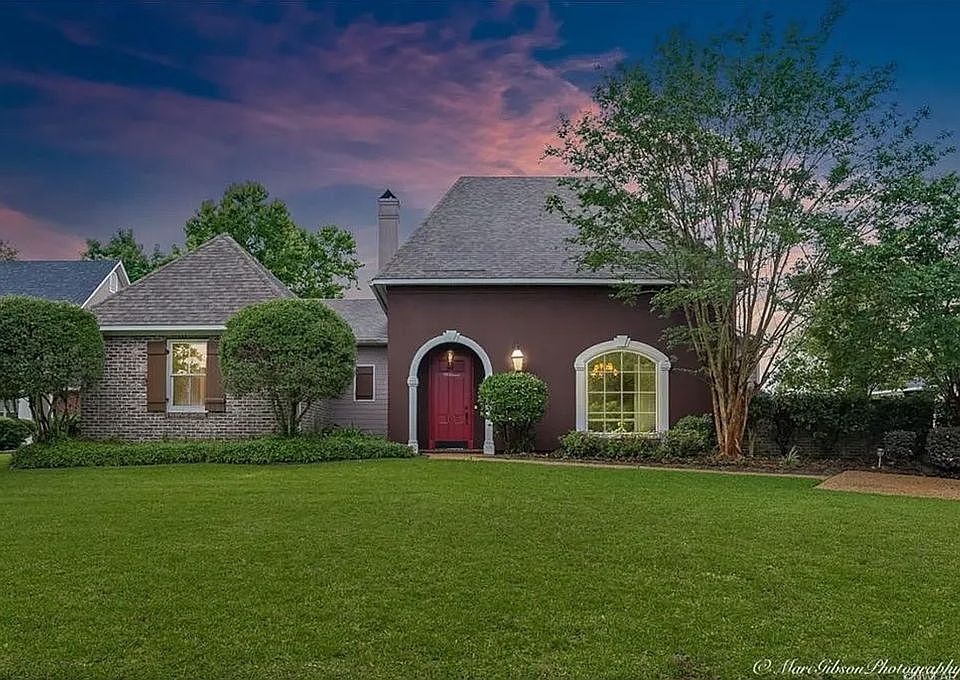 1st image of 105 Prestwick Cir