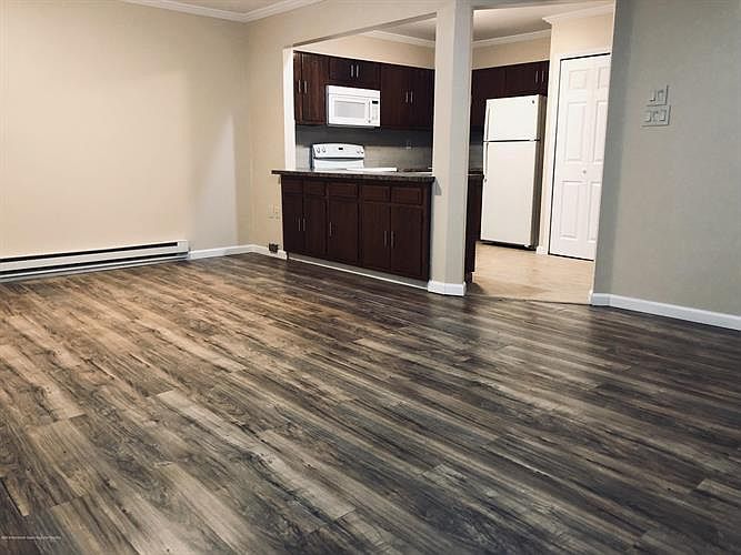 1st image of 130 Amberly Dr