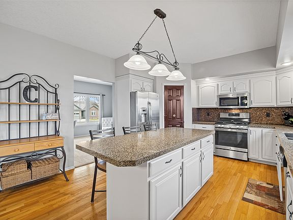 5th image of 2302 NE Bel Aire Dr