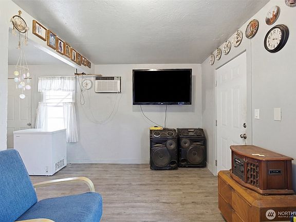 5th image of 7918 Stanley Drive
