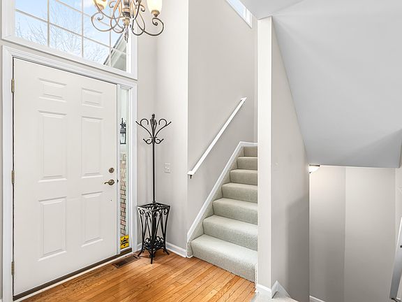 3rd image of 114 Hampton Ct