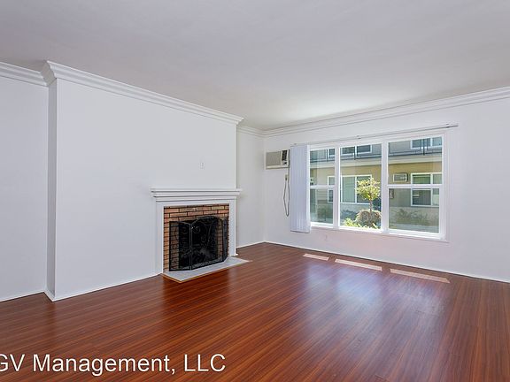 2nd image of 1001 W Huntington Dr APT C