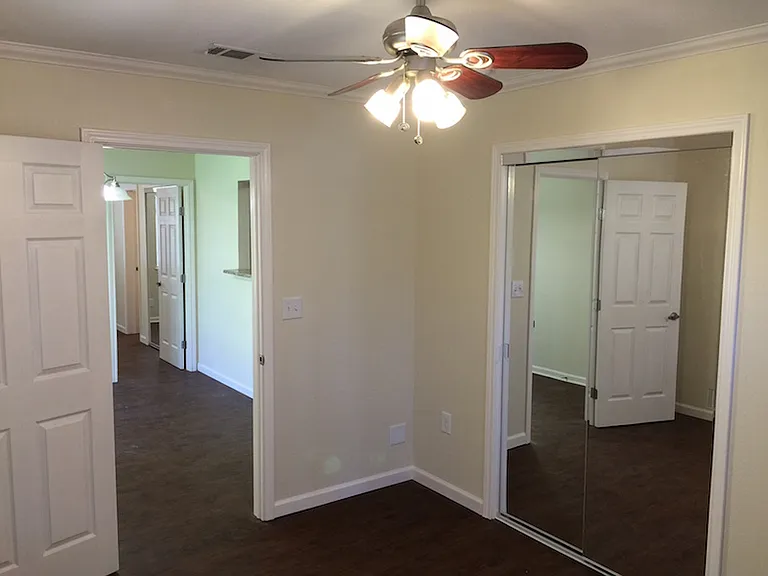 4516 Avenue C — Photo 9