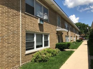 515 W Front St APT 8, Wheaton, IL 60187