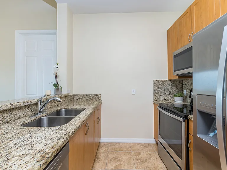 1690 SW 27th Ave #Ph 08 — Photo 14