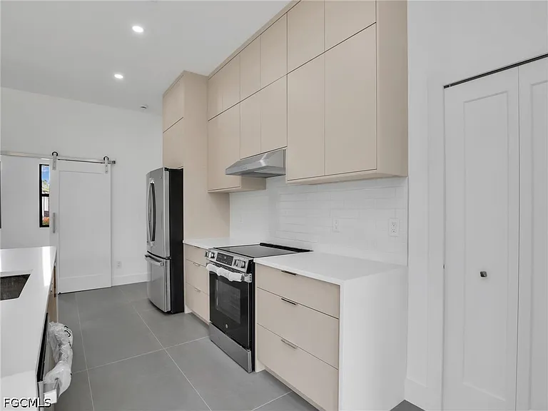 11153 Carnegie Ave — Photo 12