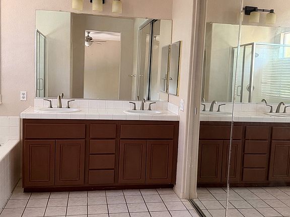 3rd image of 21452 Silvertree Ln