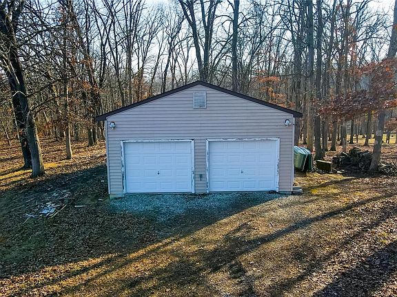 3rd image of 45 Woodlake Ln