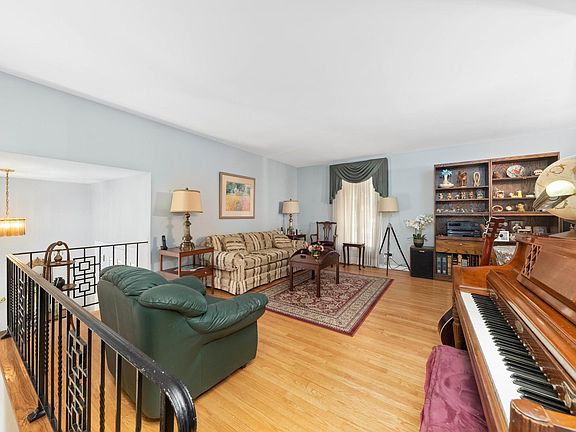 4th image of 1005 Belair Dr