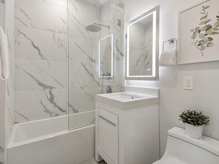 1329 S Van Ness Ave — Photo 44