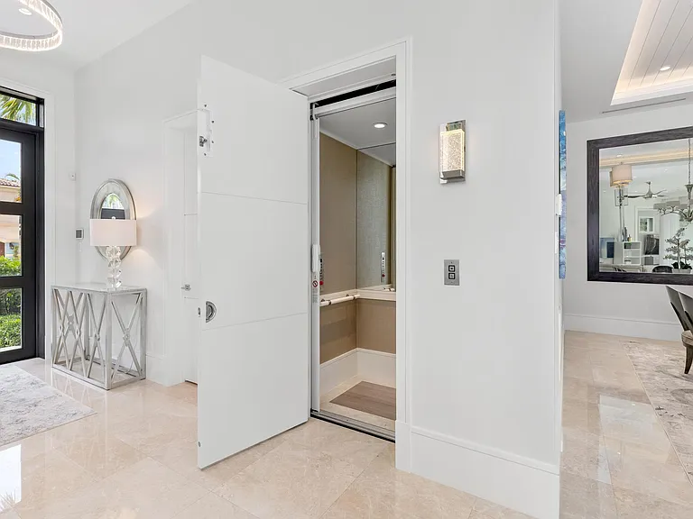 863 Enfield St — Photo 33