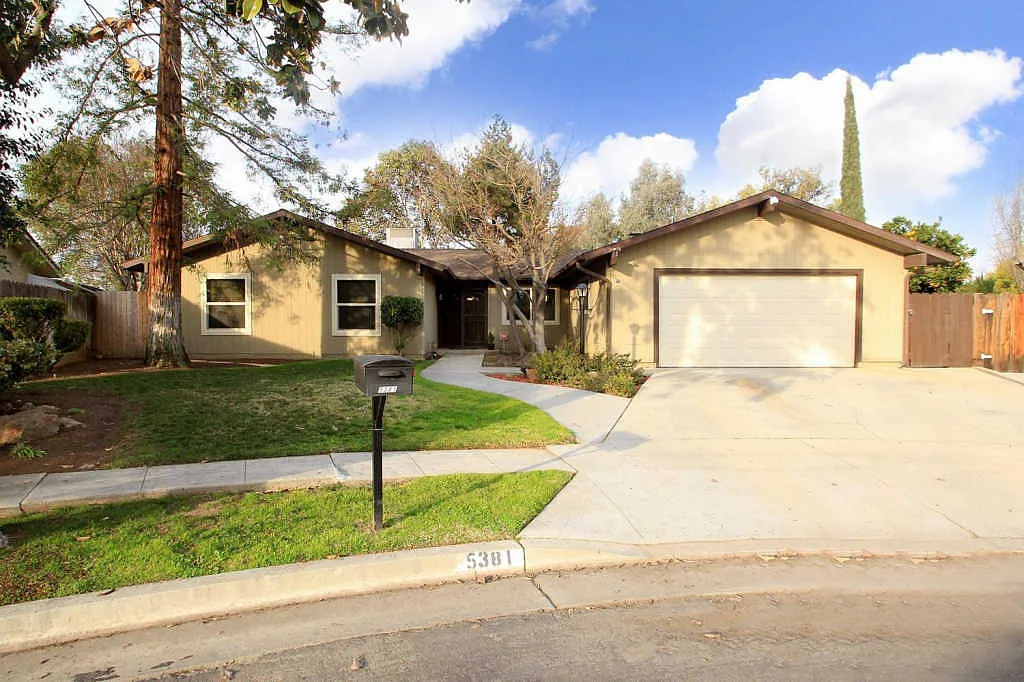 5381 E Grant Ave photo 1
