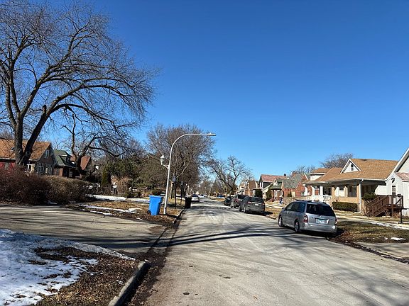 4th image of 9806 S Winston Ave