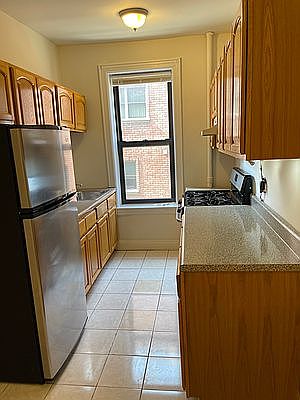 5th image of 2106 33rd St APT B2