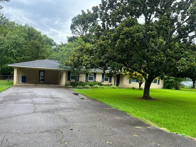 535 Milam Dr — Photo 2