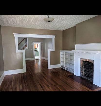 4th image of 2513 Indianola Ave #15