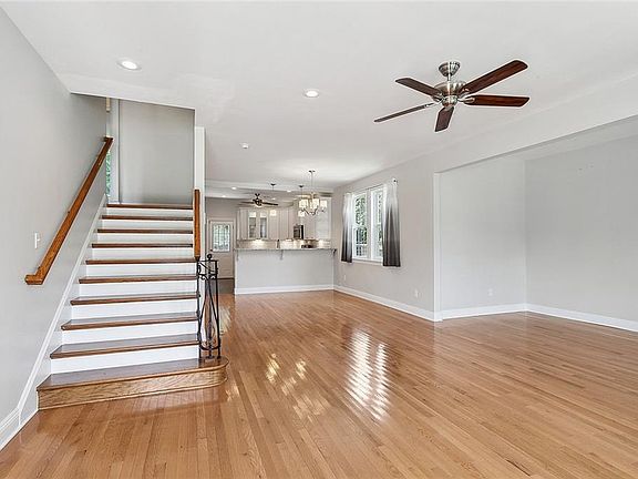 3rd image of 4618 Mandeville St