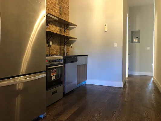 Rented by Premier Metro Realty Corp | media 11
