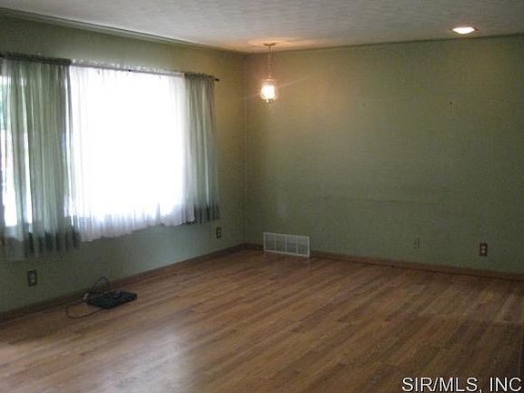 5th image of 263 Westwood Pl