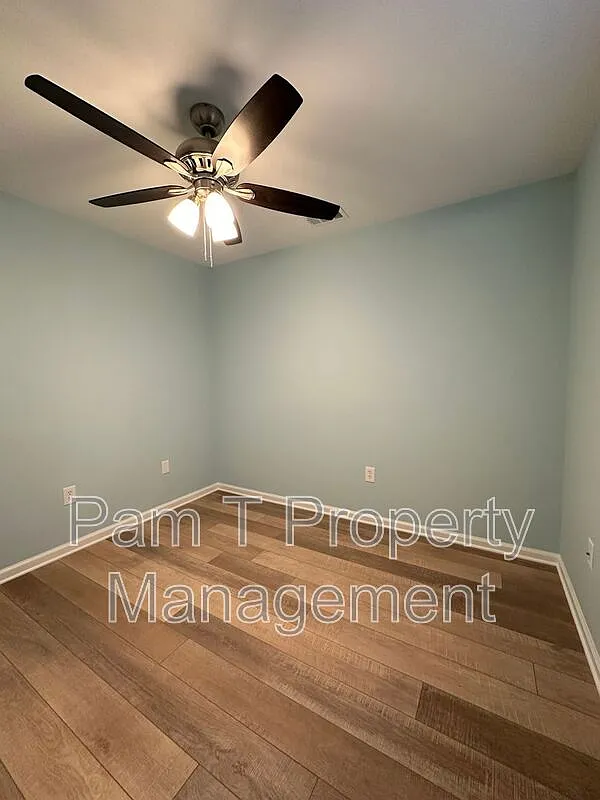 4 bed, 2.0 bath, 972 sqft, $1,999 — Photo 4